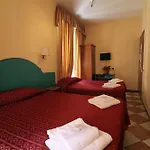 Hollywood Hotel