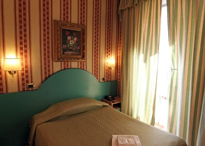 酒店 好莱坞酒店 2*